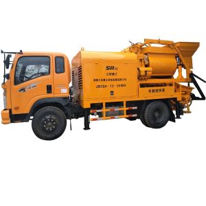 セメントミキサーとポンプ車